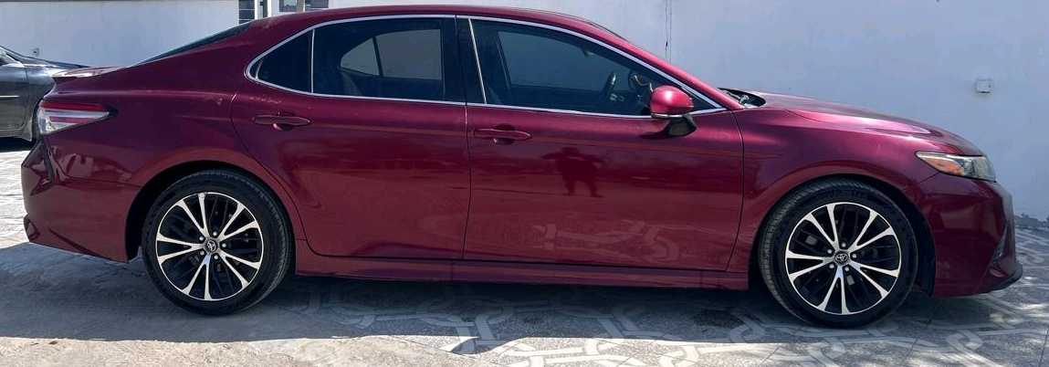 Car Image 2018 TOYOTA CAMRY SE