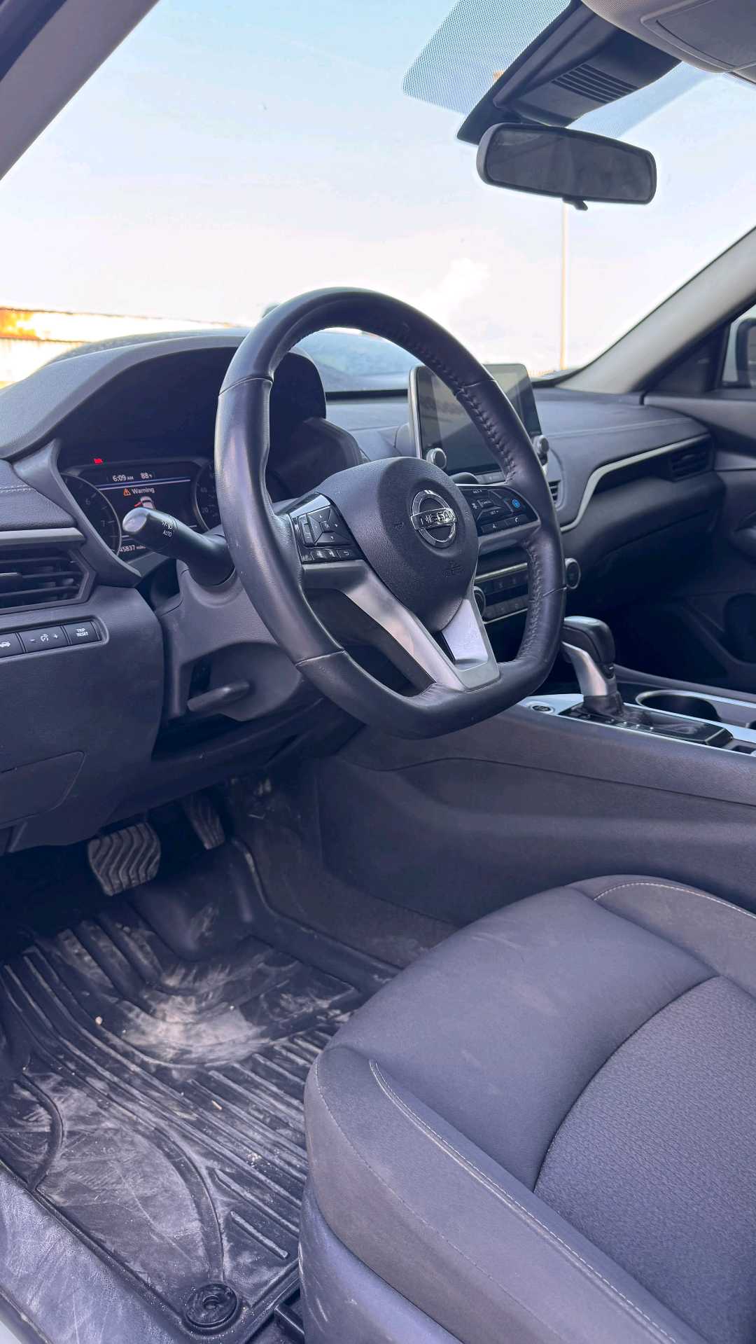Car Image 2021 NISSAN ALTIMA SV