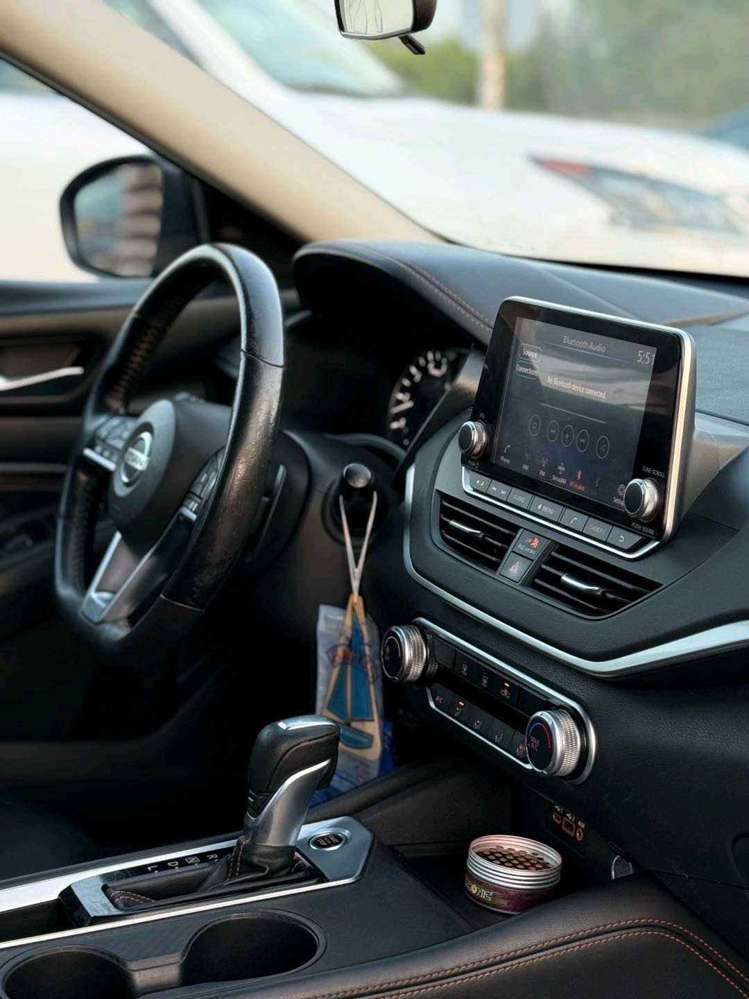 Car Image 2022 NISSAN ALTIMA SR