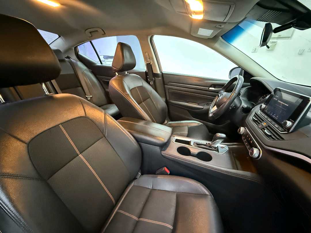 Car Image 2022 NISSAN ALTIMA SR
