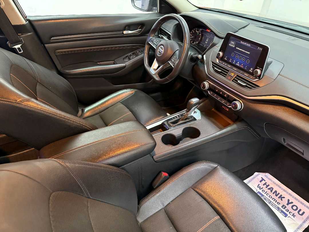 Car Image 2022 NISSAN ALTIMA SR