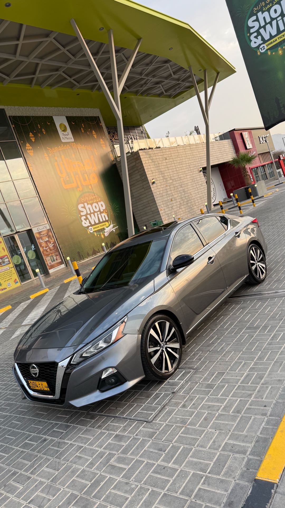 Car Image 2019 NISSAN ALTIMA SR