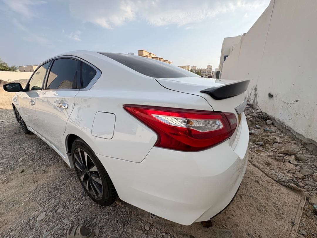 Car Image 2018 NISSAN ALTIMA SL