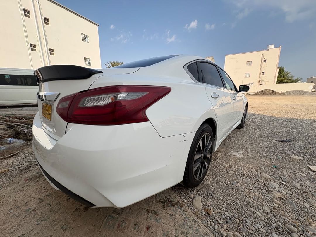 Car Image 2018 NISSAN ALTIMA SL