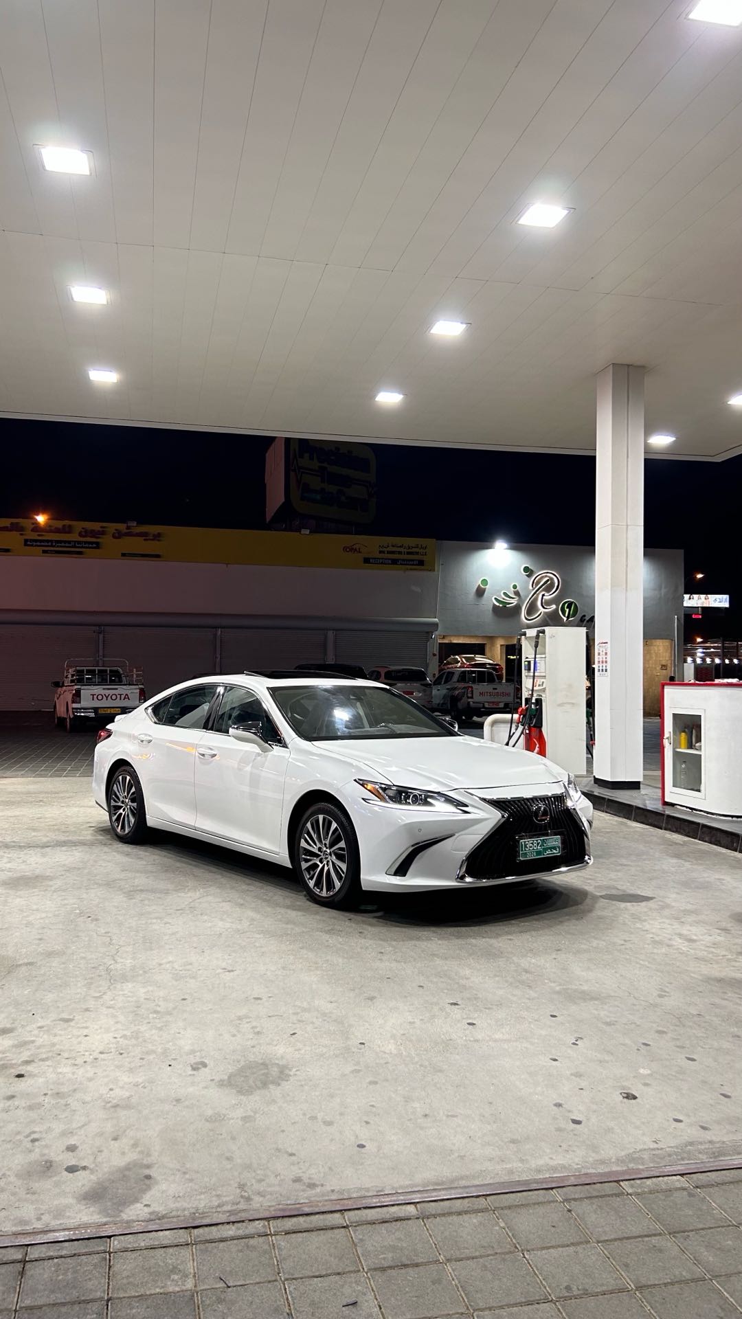 Car Image 2019 LEXUS ES 350