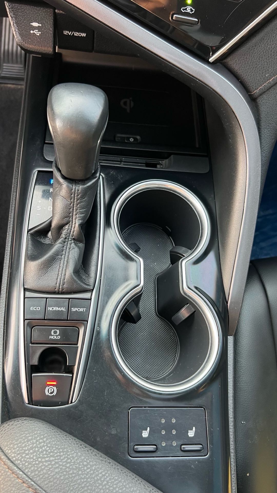Car Image 2018 TOYOTA CAMRY XLE