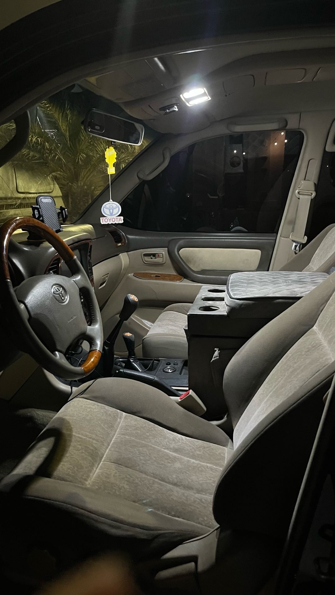 Car Image 1998 TOYOTA LAND CRUISER 