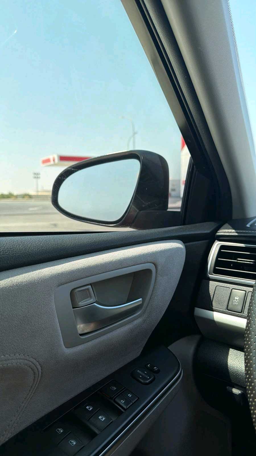 Car Image 2017 TOYOTA CAMRY SE