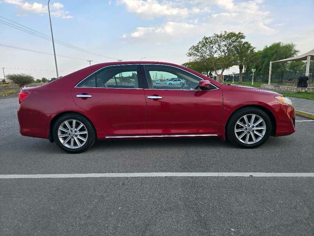 Car Image 2014 TOYOTA CAMRY LE