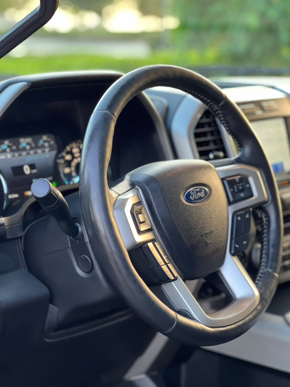 Car Image 2018 FORD F-150 Lariat