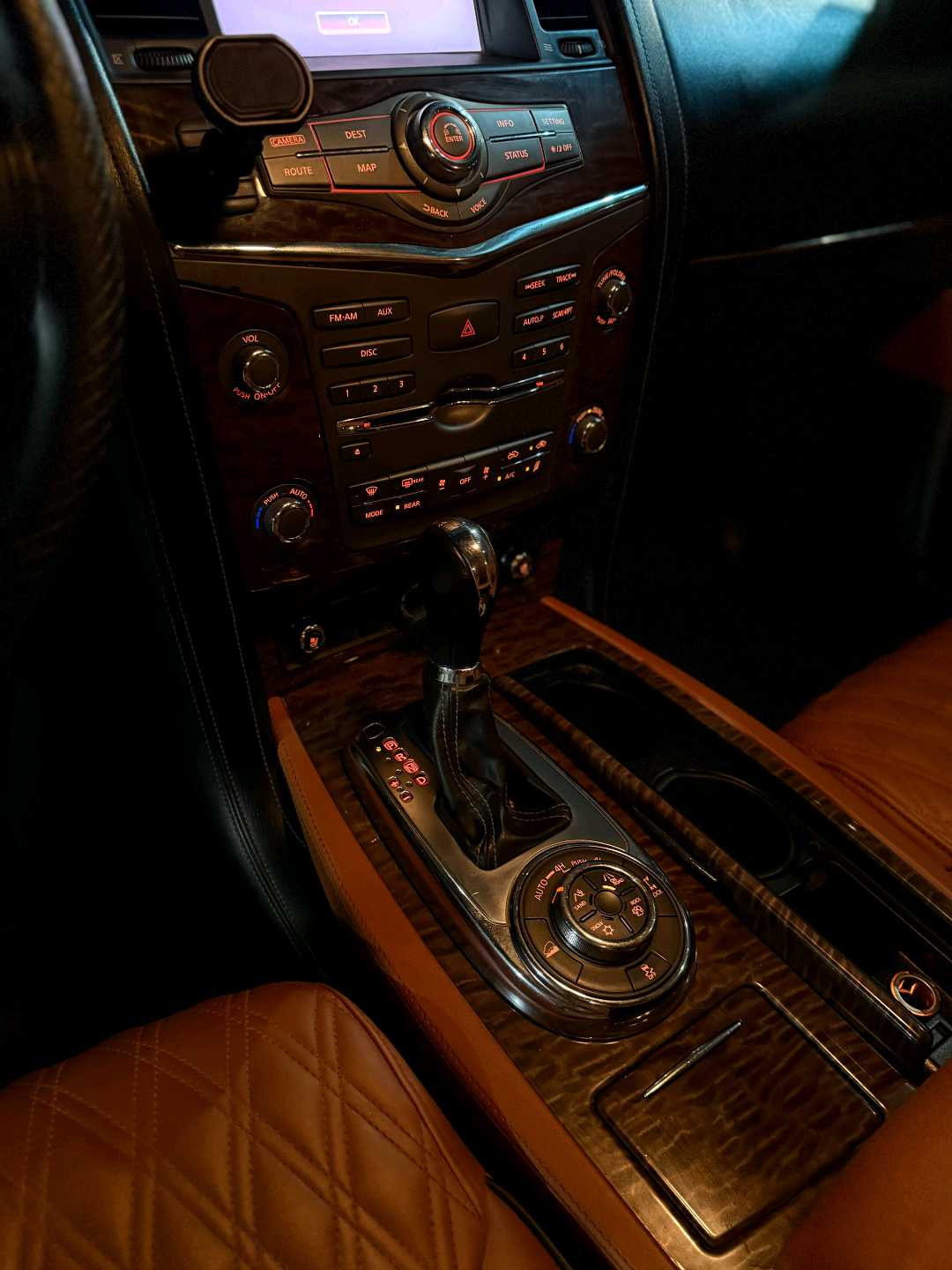 Car Image 2015 NISSAN PATROL LE