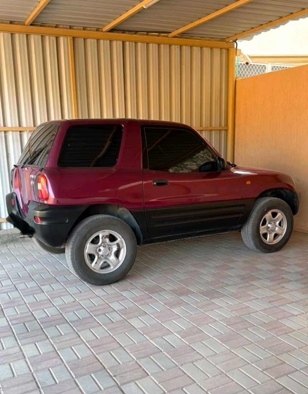 Car Image 1997 TOYOTA RAV4 