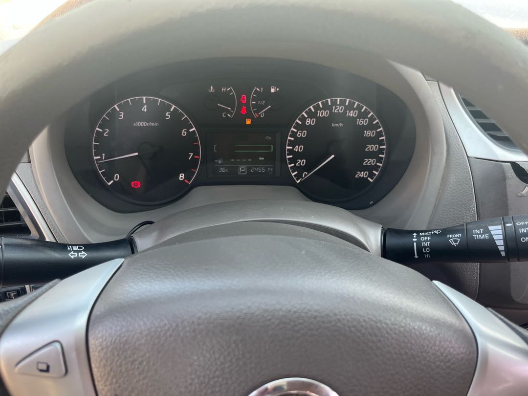 Car Image 2014 NISSAN TIIDA SE