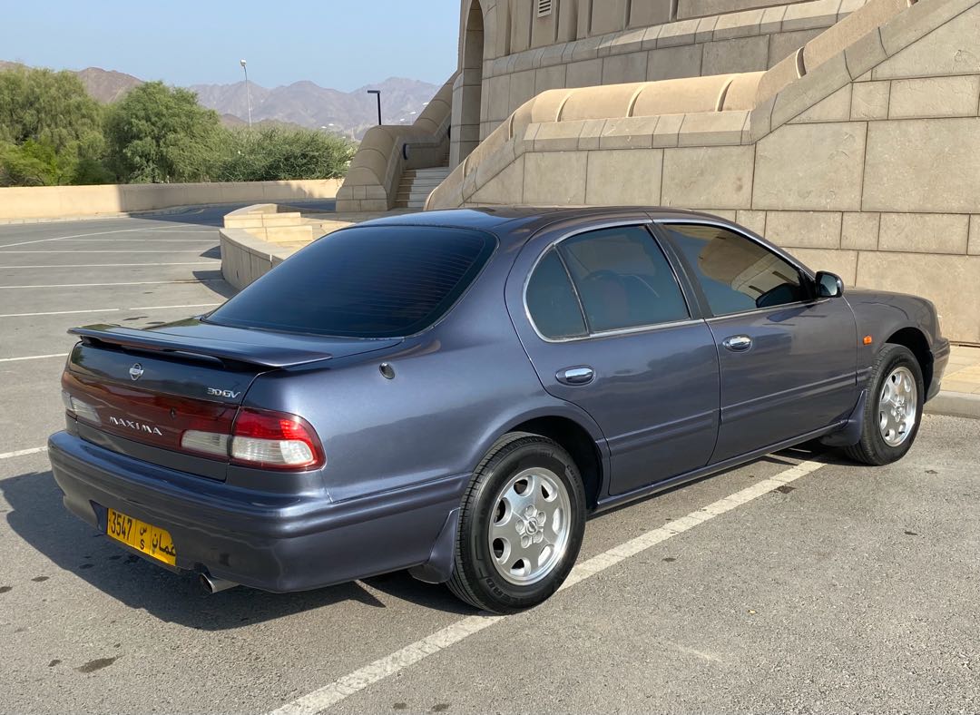 Car Image 1999 NISSAN MAXIMA PLATINUM