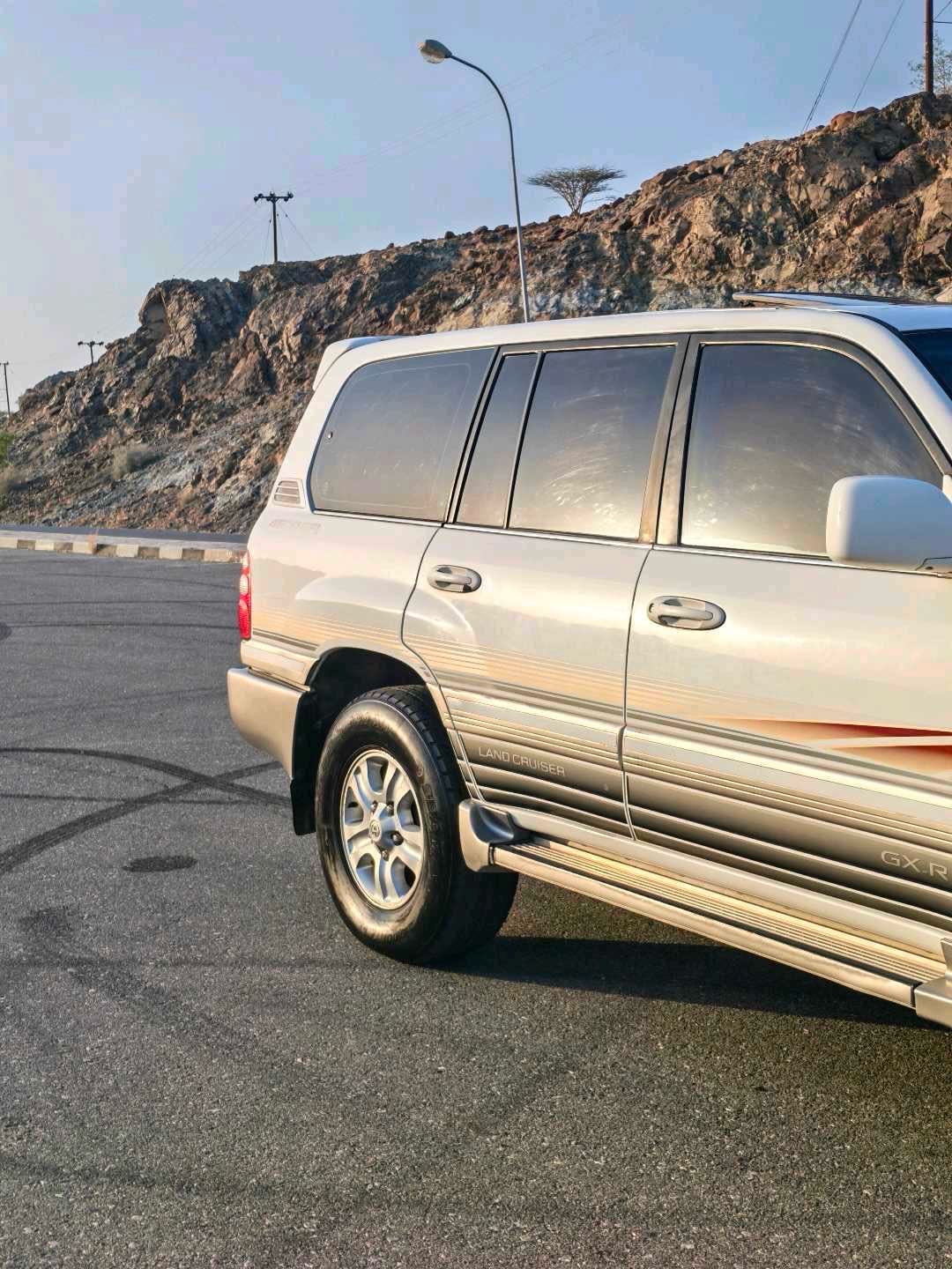 Car Image 2003 TOYOTA LAND CRUISER GX.R