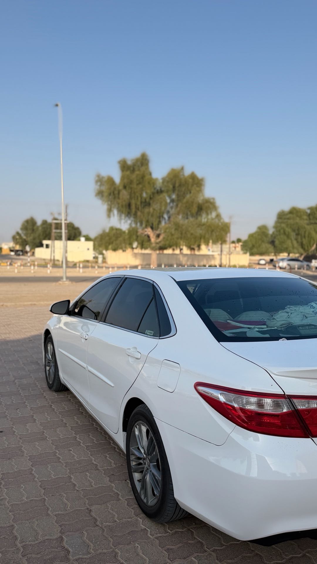Car Image 2015 TOYOTA CAMRY LE