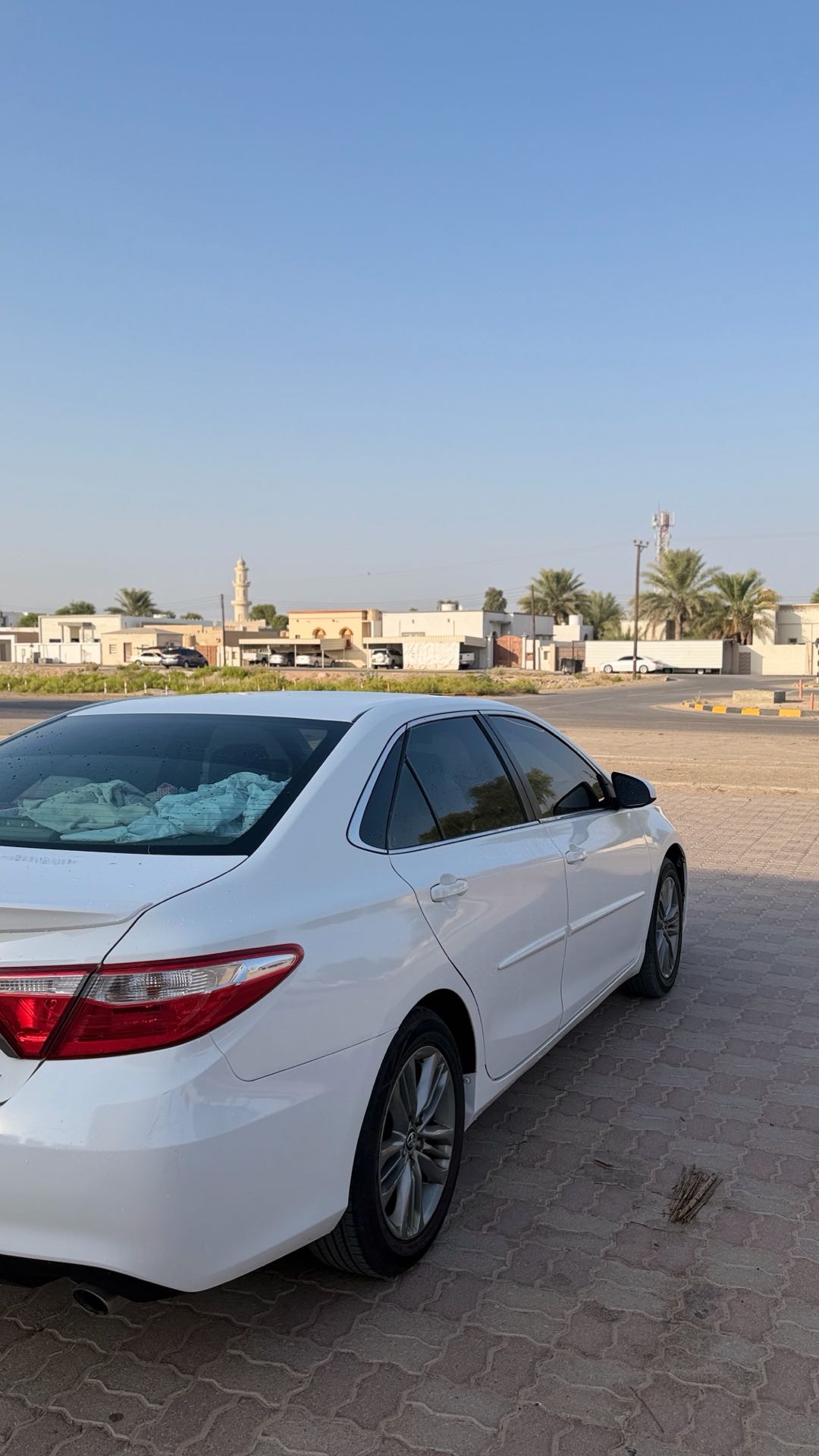 Car Image 2015 TOYOTA CAMRY LE