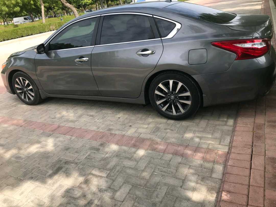 Car Image 2017 NISSAN ALTIMA SV