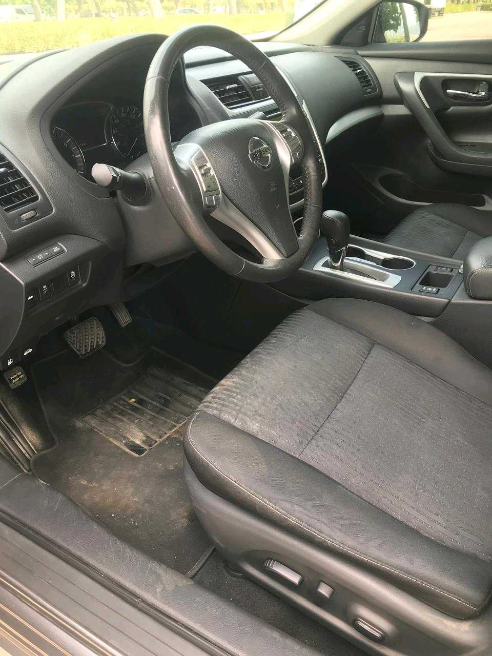 Car Image 2017 NISSAN ALTIMA SV