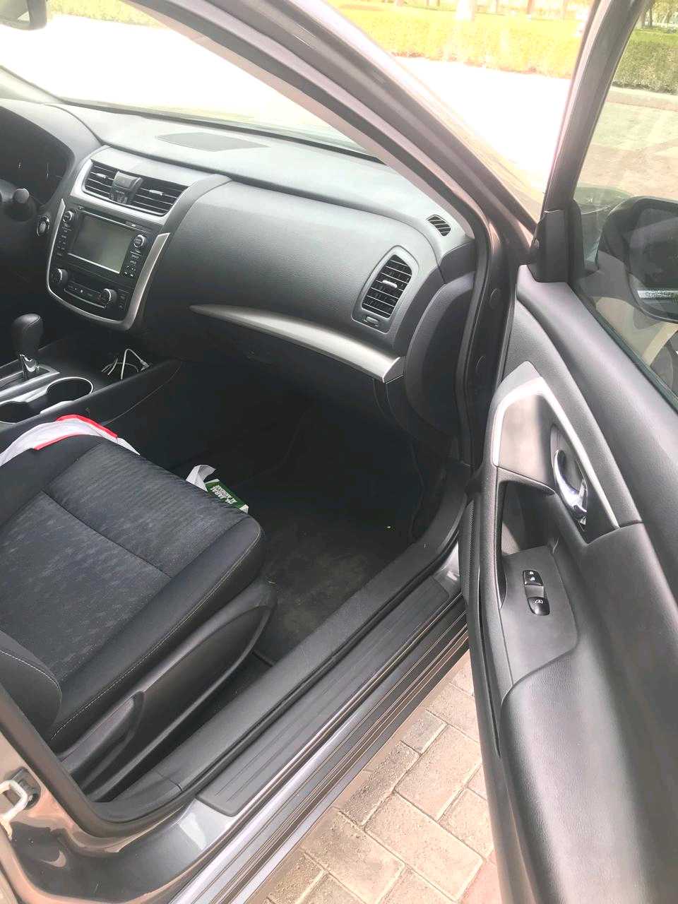 Car Image 2017 NISSAN ALTIMA SV