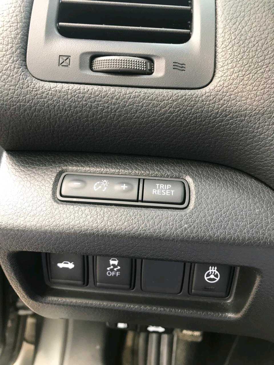 Car Image 2017 NISSAN ALTIMA SV