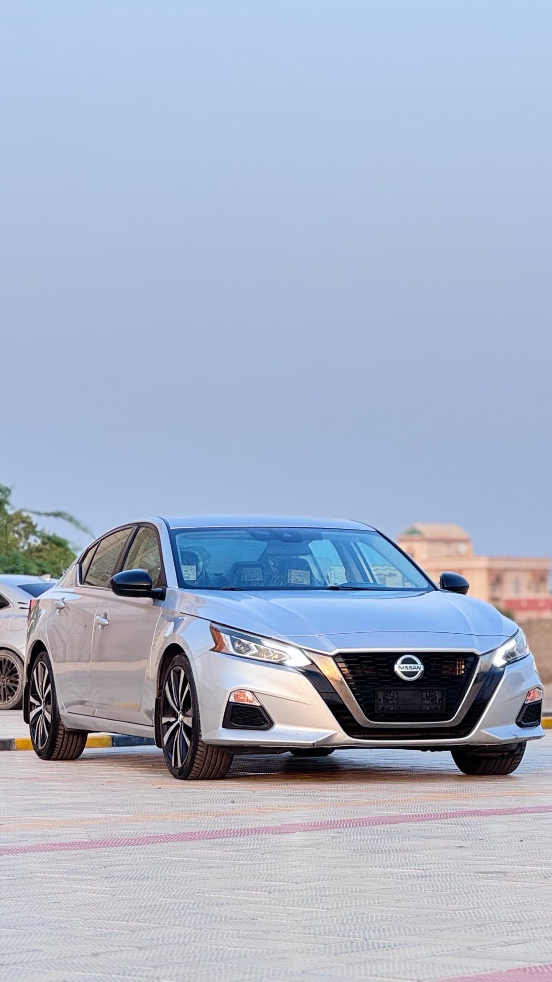 Car Image 2020 NISSAN ALTIMA SR