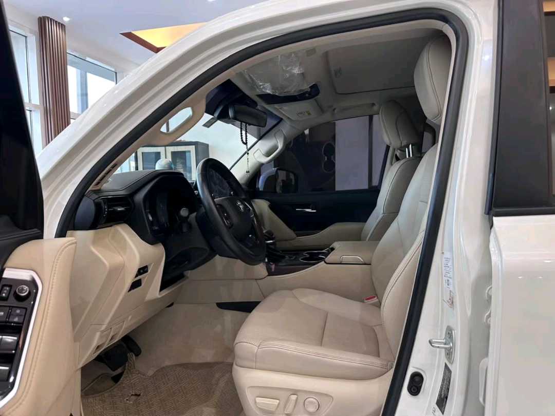 Car Image 2024 TOYOTA LAND CRUISER GX.R