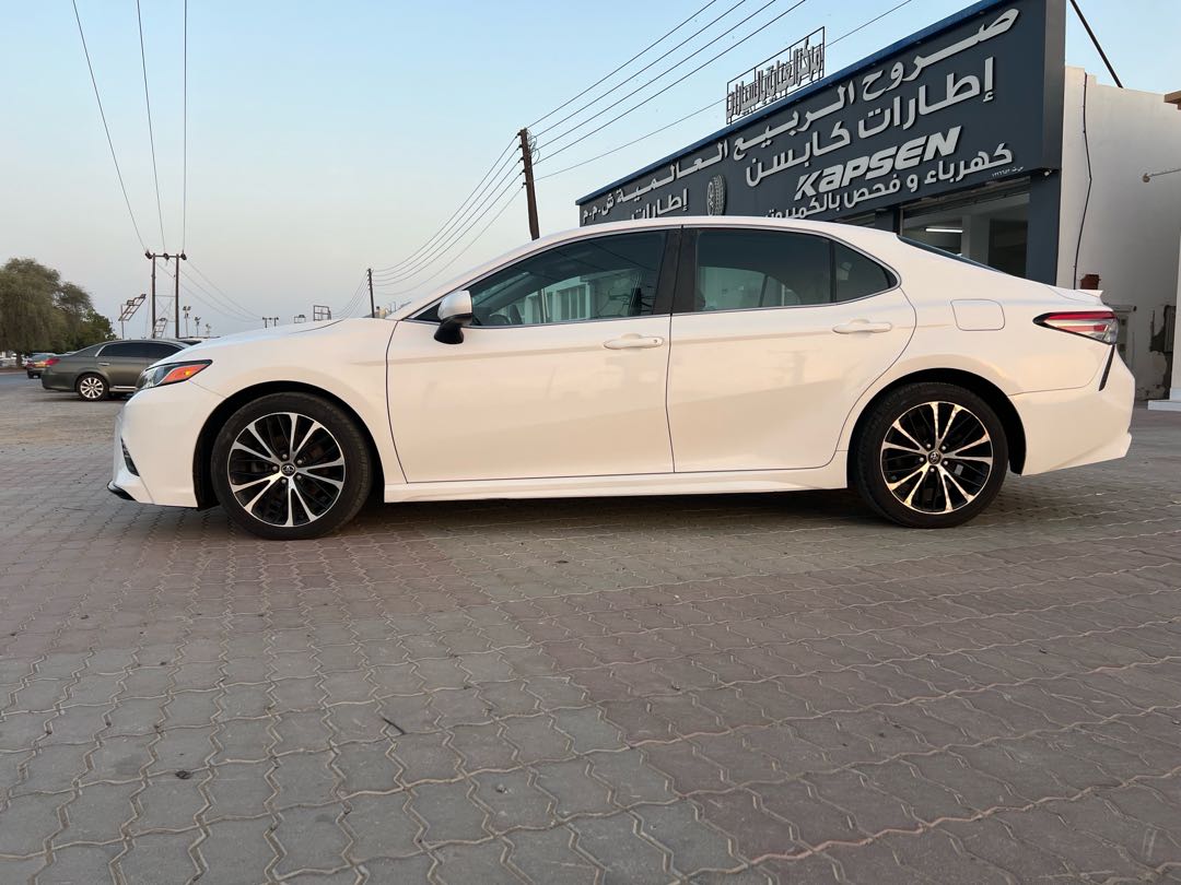 Car Image 2018 TOYOTA CAMRY SE