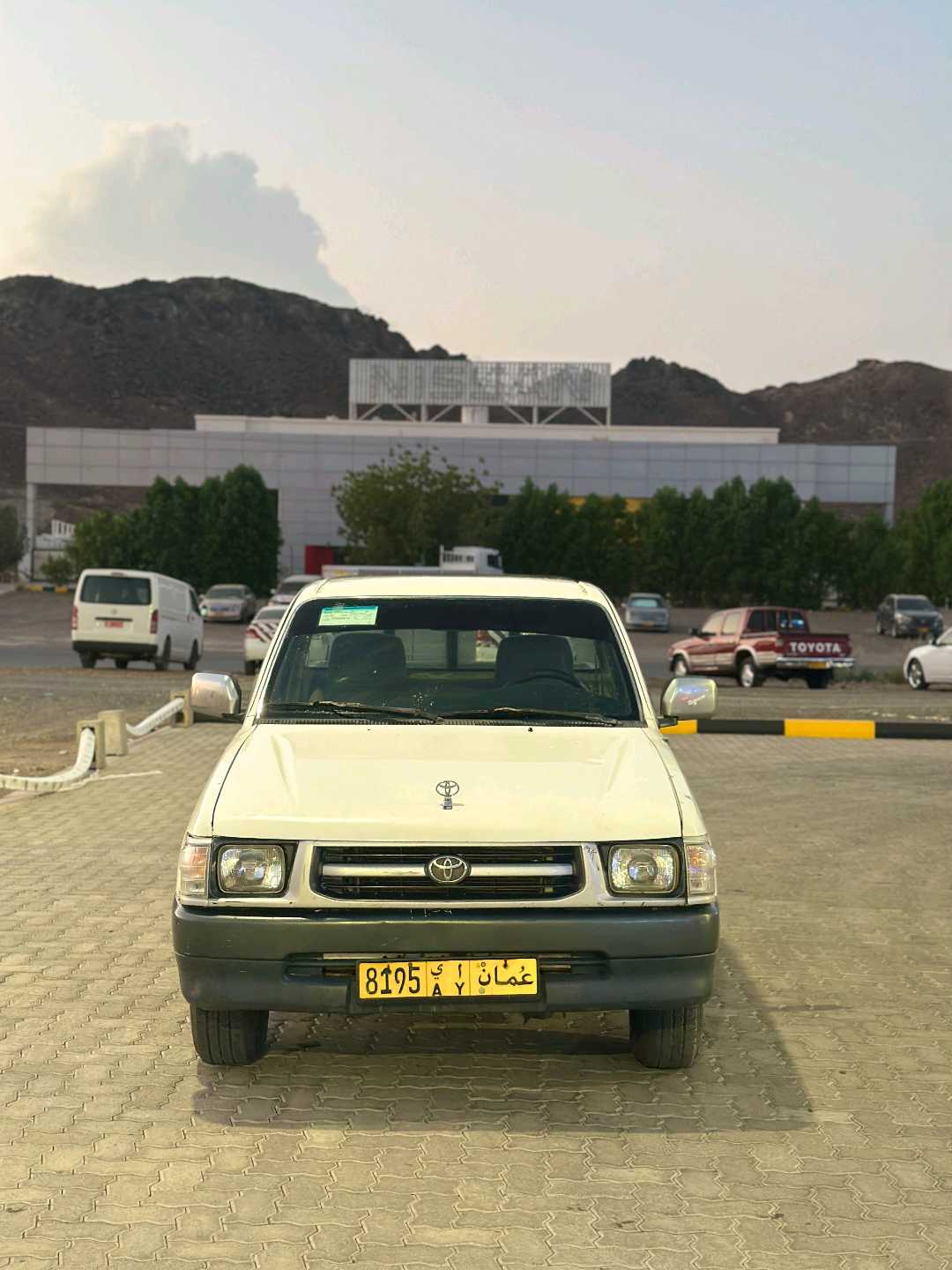 Car Image 1999 TOYOTA HILUX 2.0