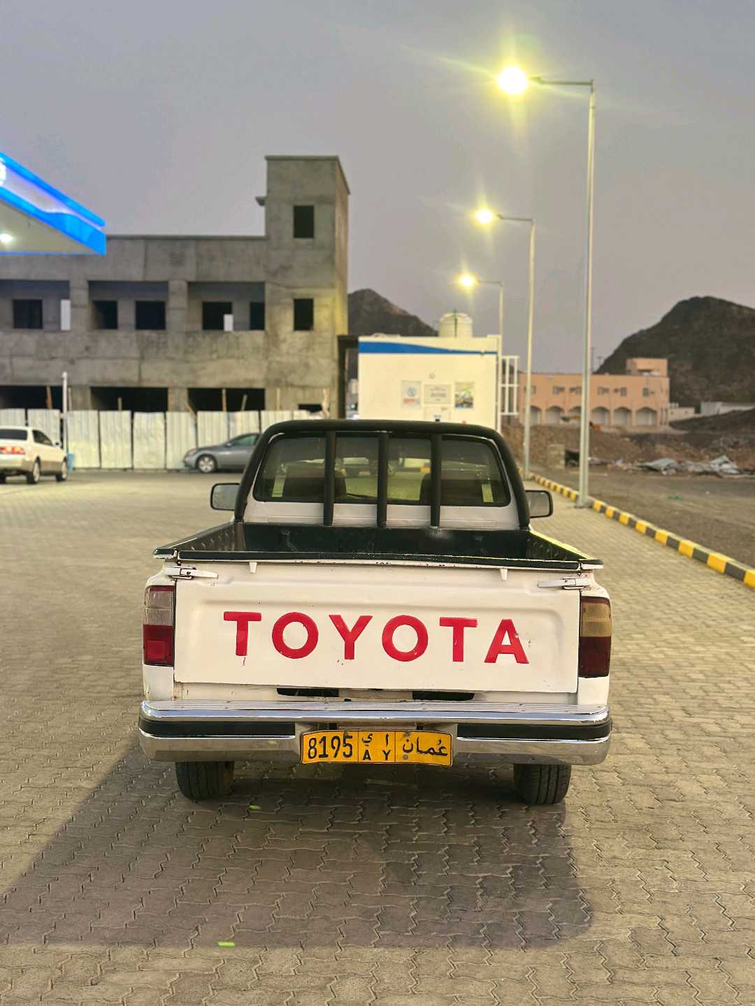 Car Image 1999 TOYOTA HILUX 2.0
