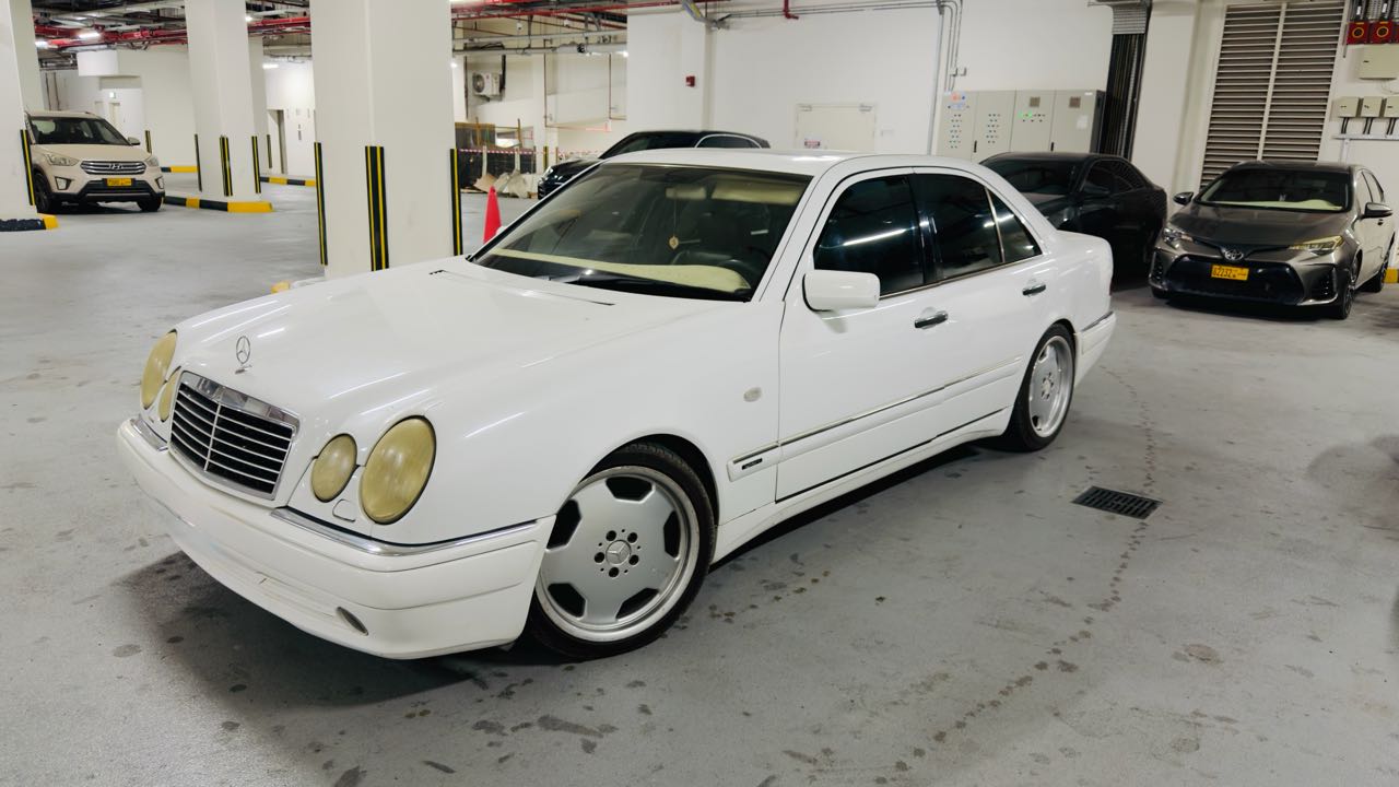 Car Image 1999 MERCEDES E Class 320