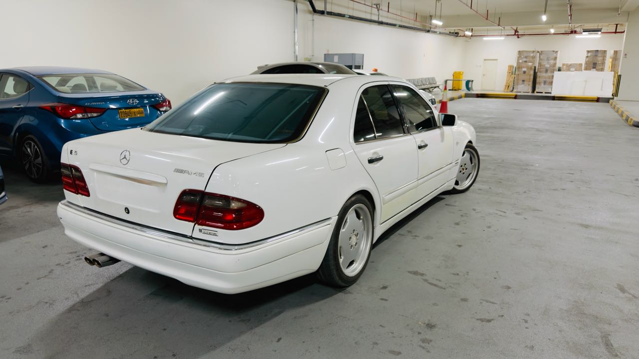Car Image 1999 MERCEDES E Class 320