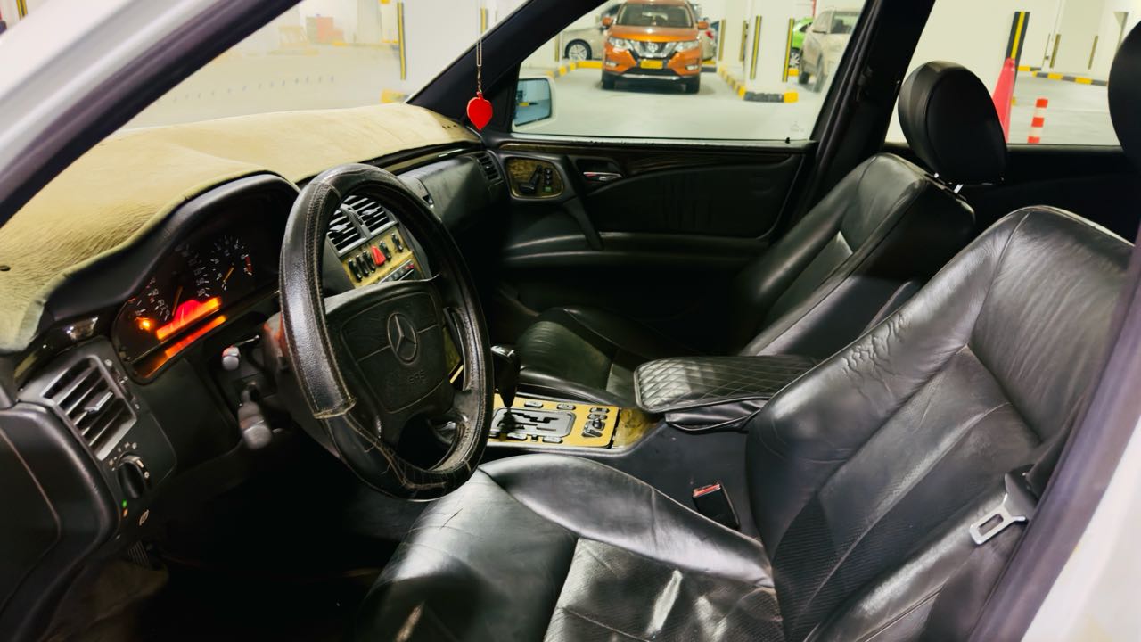 Car Image 1999 MERCEDES E Class 320