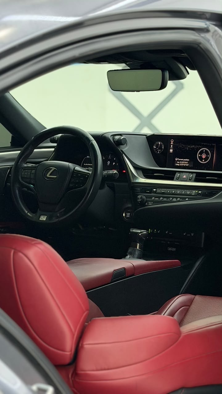 Car Image 2019 LEXUS ES F350