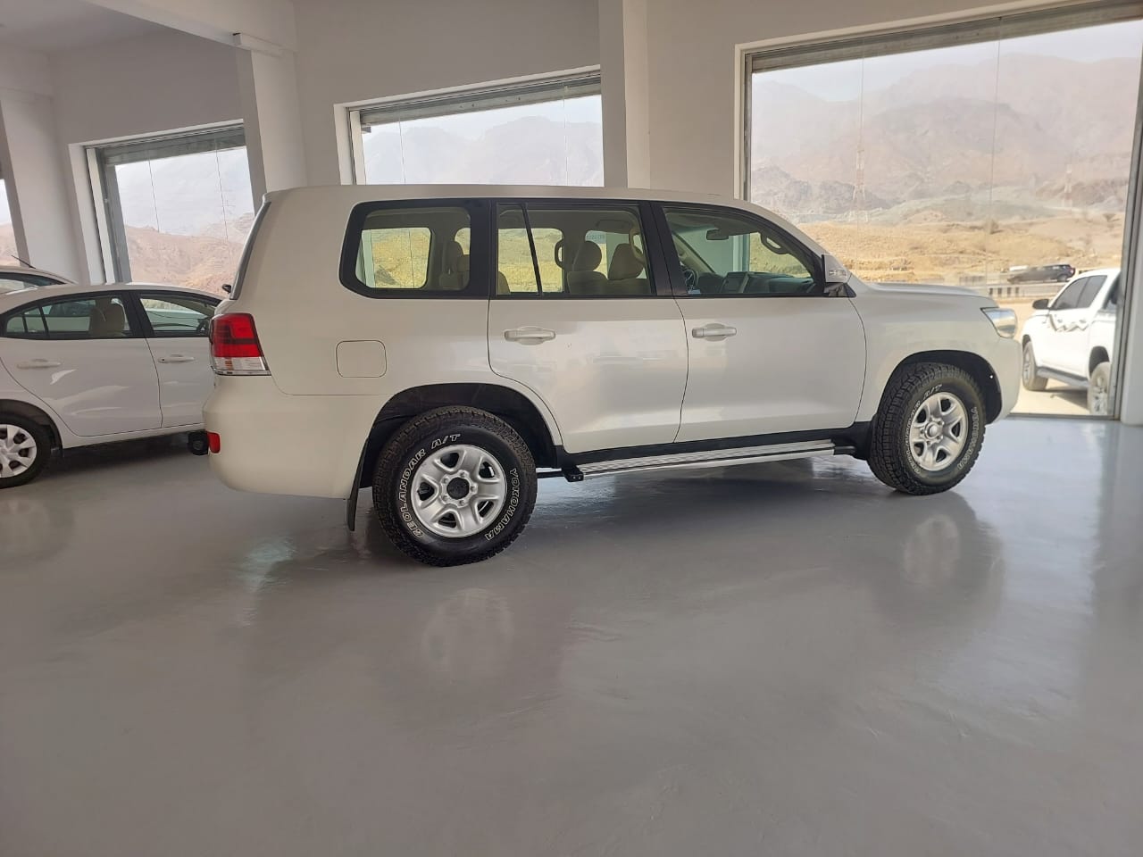 Car Image 2019 TOYOTA LAND CRUISER GX.R