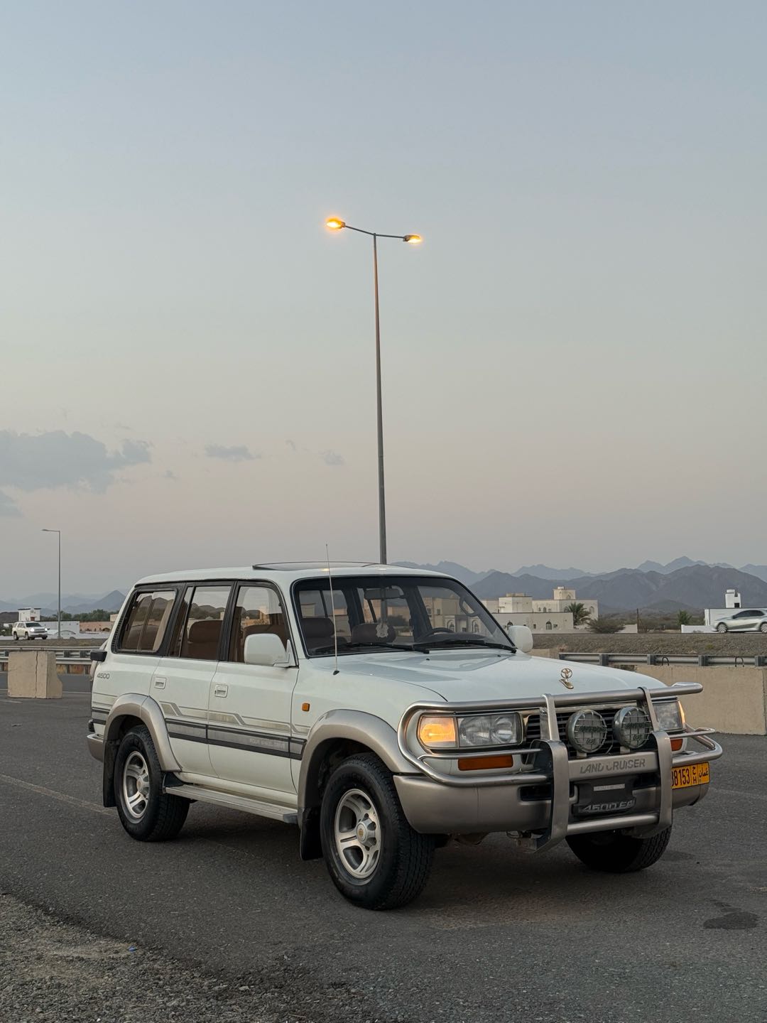 Car Image 1997 TOYOTA LAND CRUISER VX.R