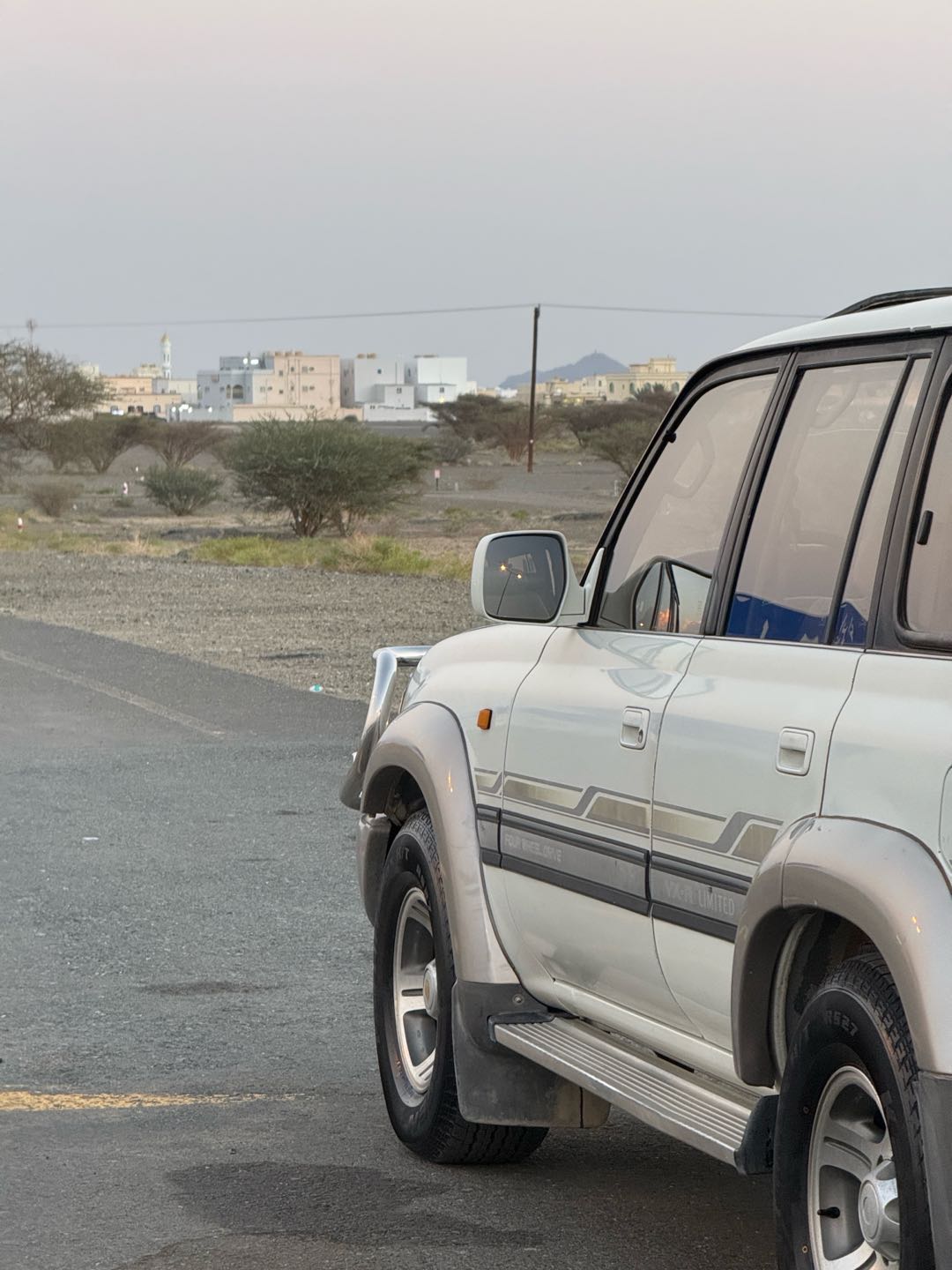 Car Image 1997 TOYOTA LAND CRUISER VX.R