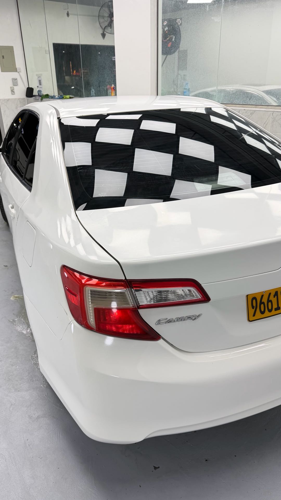 Car Image 2015 TOYOTA CAMRY LE