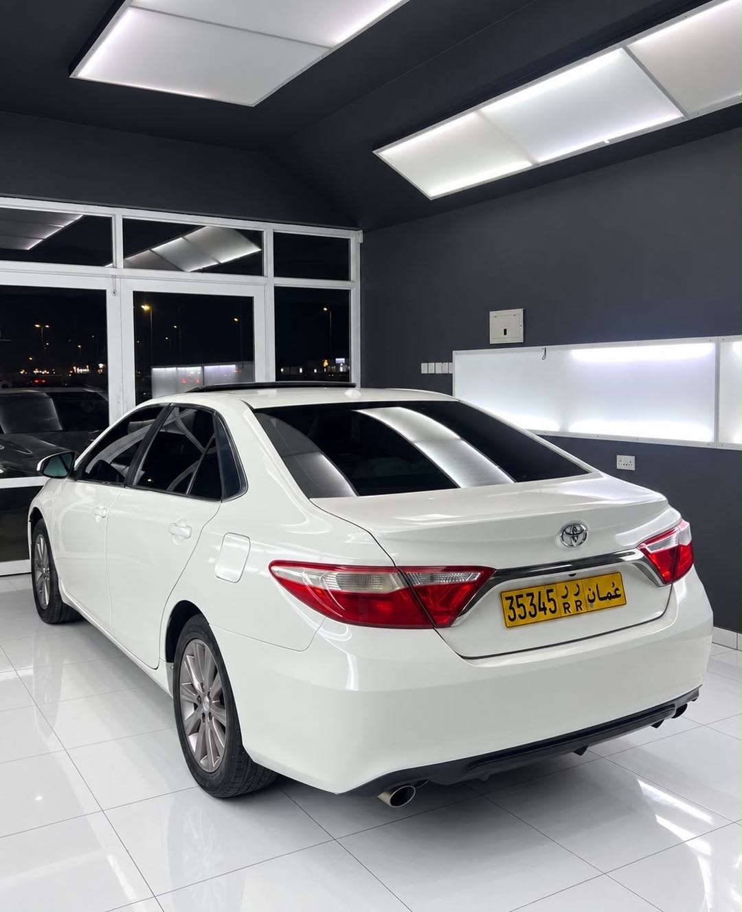 Car Image 2015 TOYOTA CAMRY XSE
