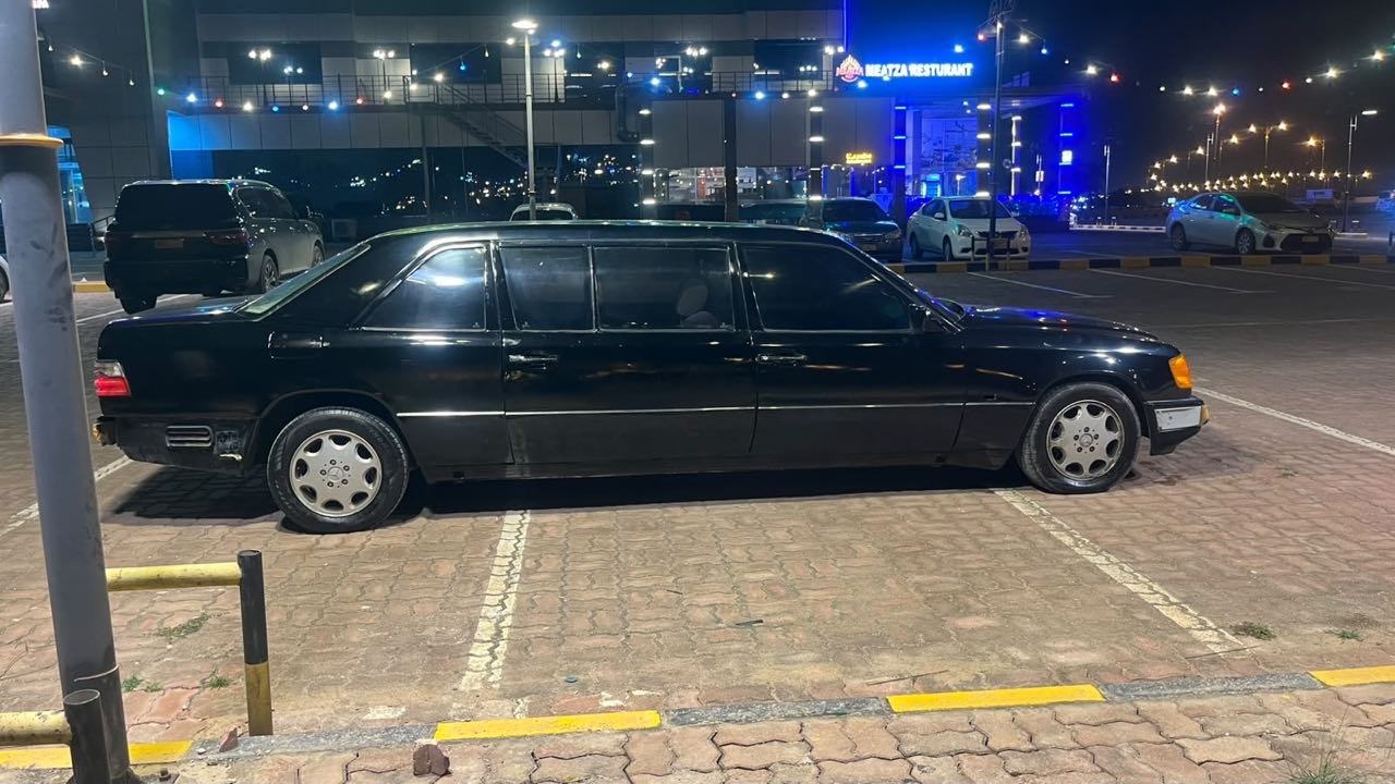Car Image 1993 MERCEDES E Class 320