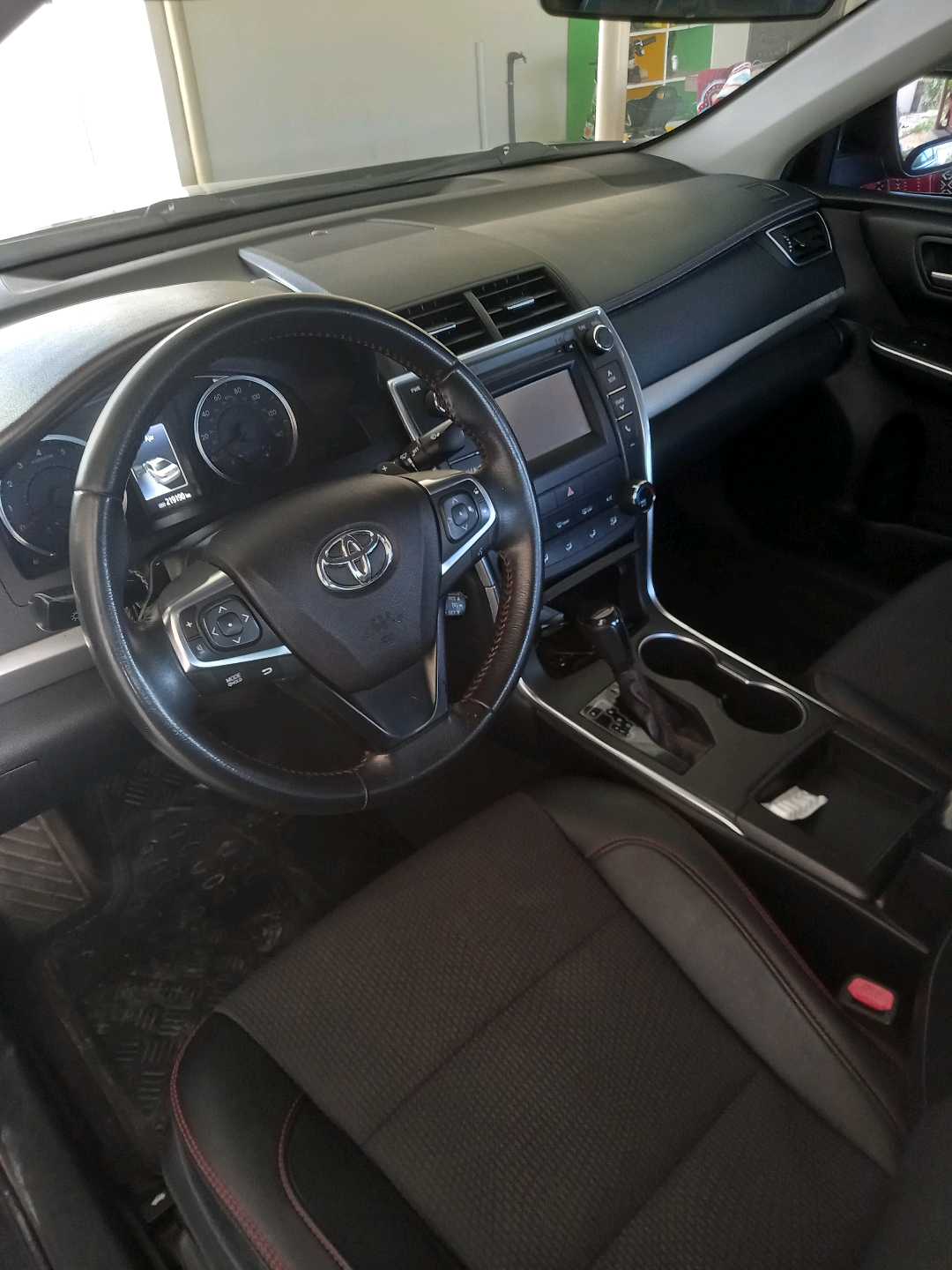 Car Image 2017 TOYOTA CAMRY SE
