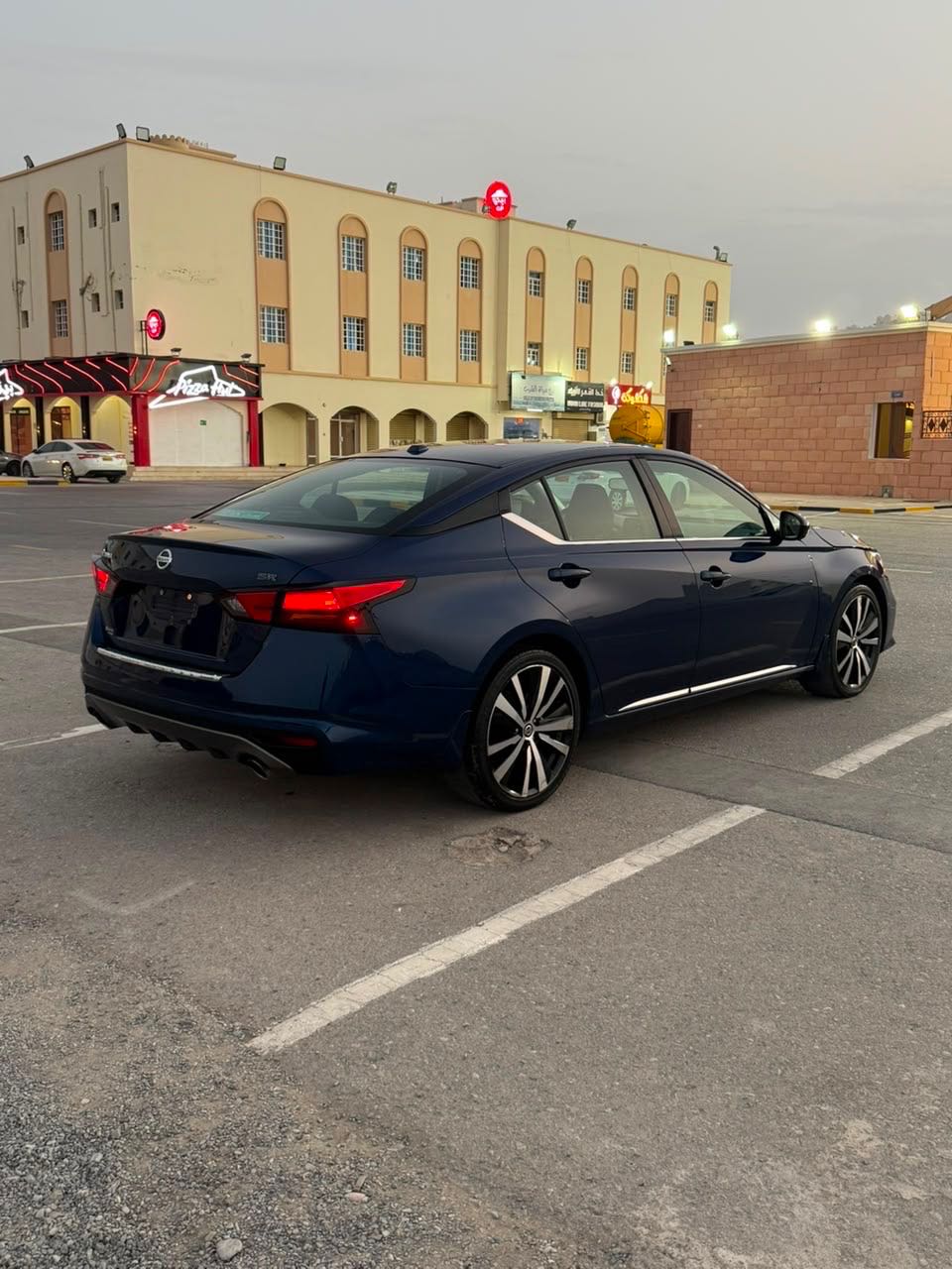 Car Image 2020 NISSAN ALTIMA SR