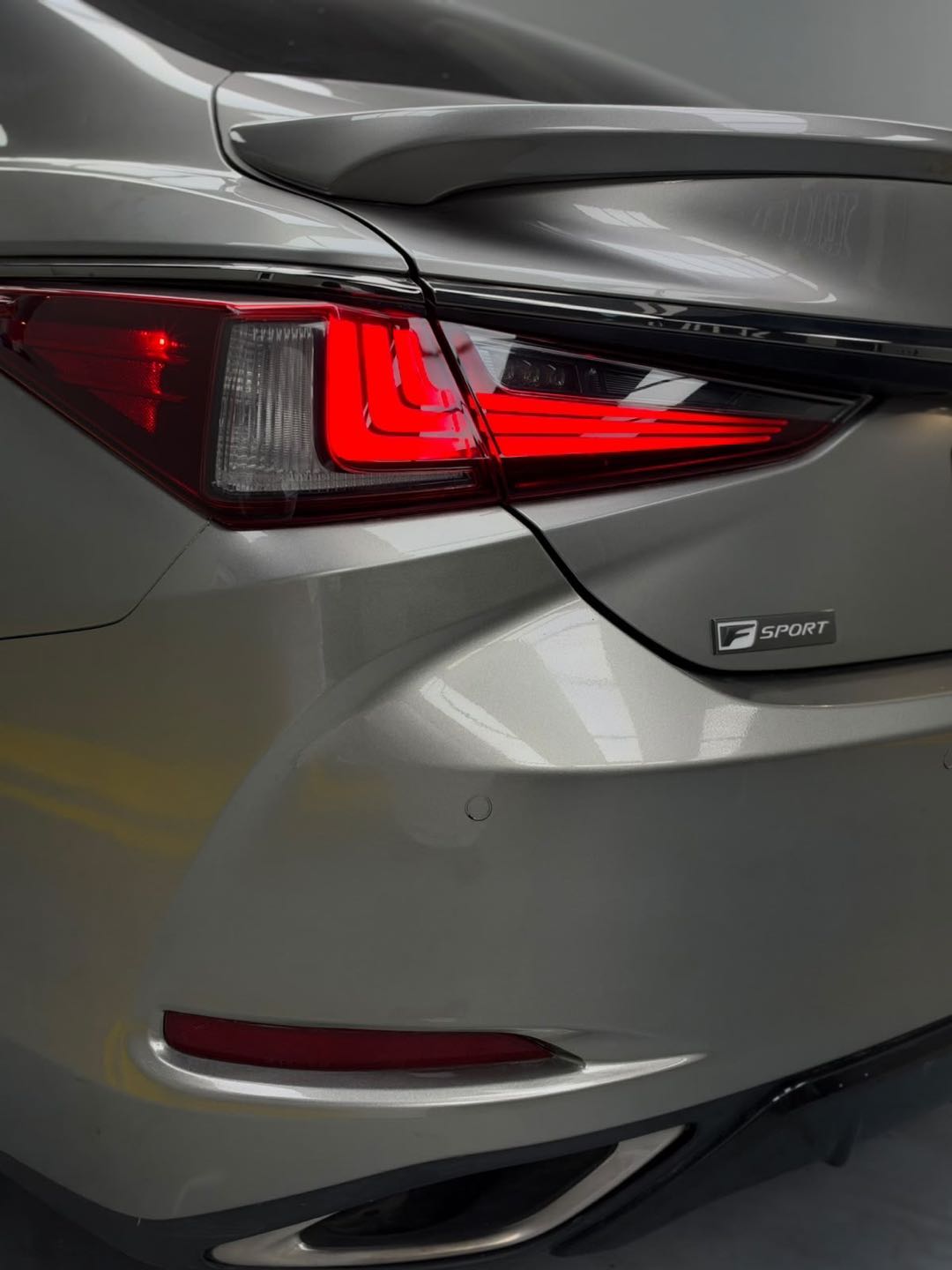 Car Image 2019 LEXUS ES F350