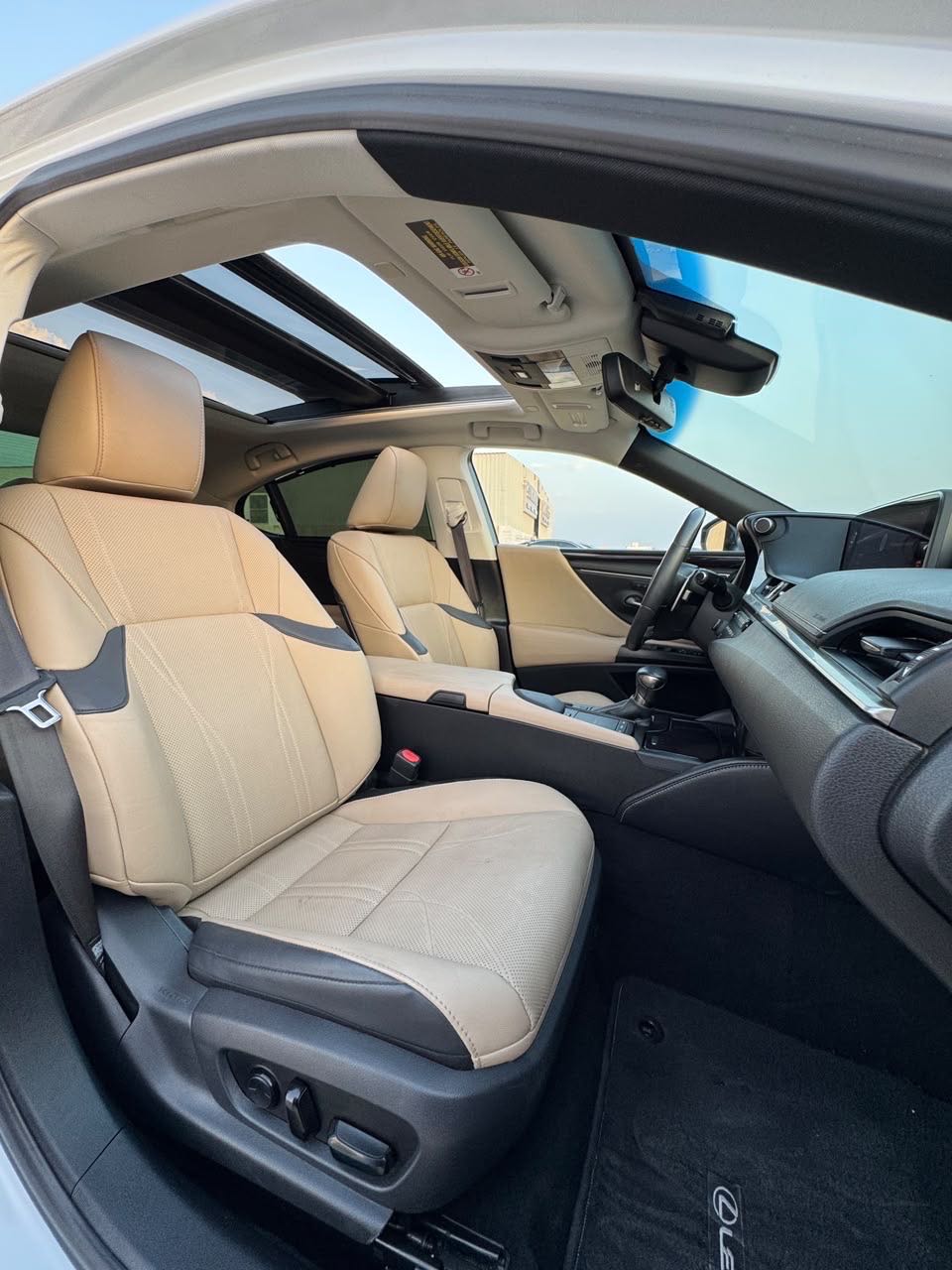 Car Image 2019 LEXUS ES 350