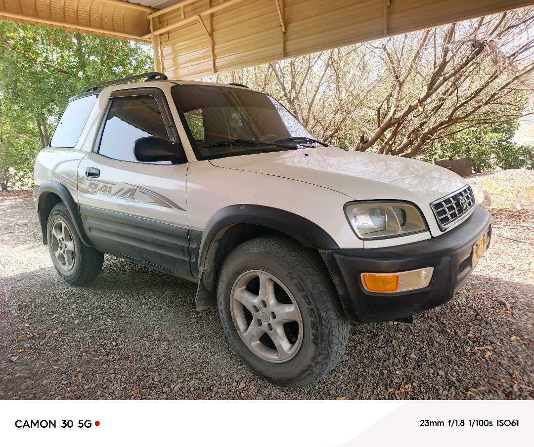 Car Image 1998 TOYOTA RAV4 