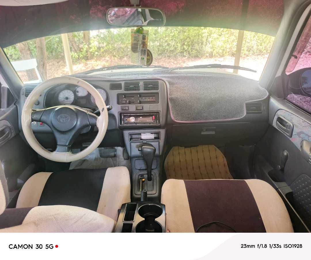 Car Image 1998 TOYOTA RAV4 