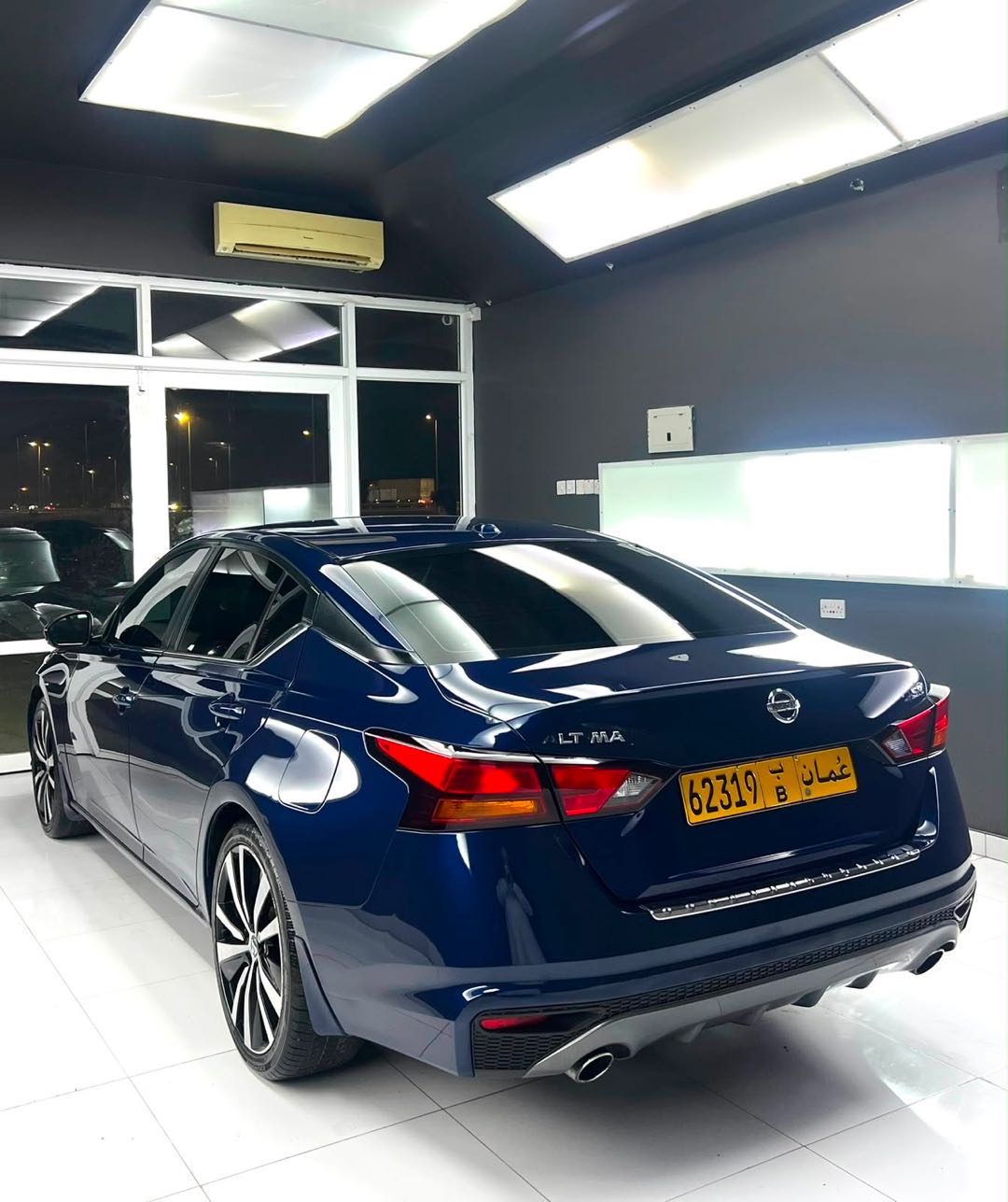 Car Image 2019 NISSAN ALTIMA SR