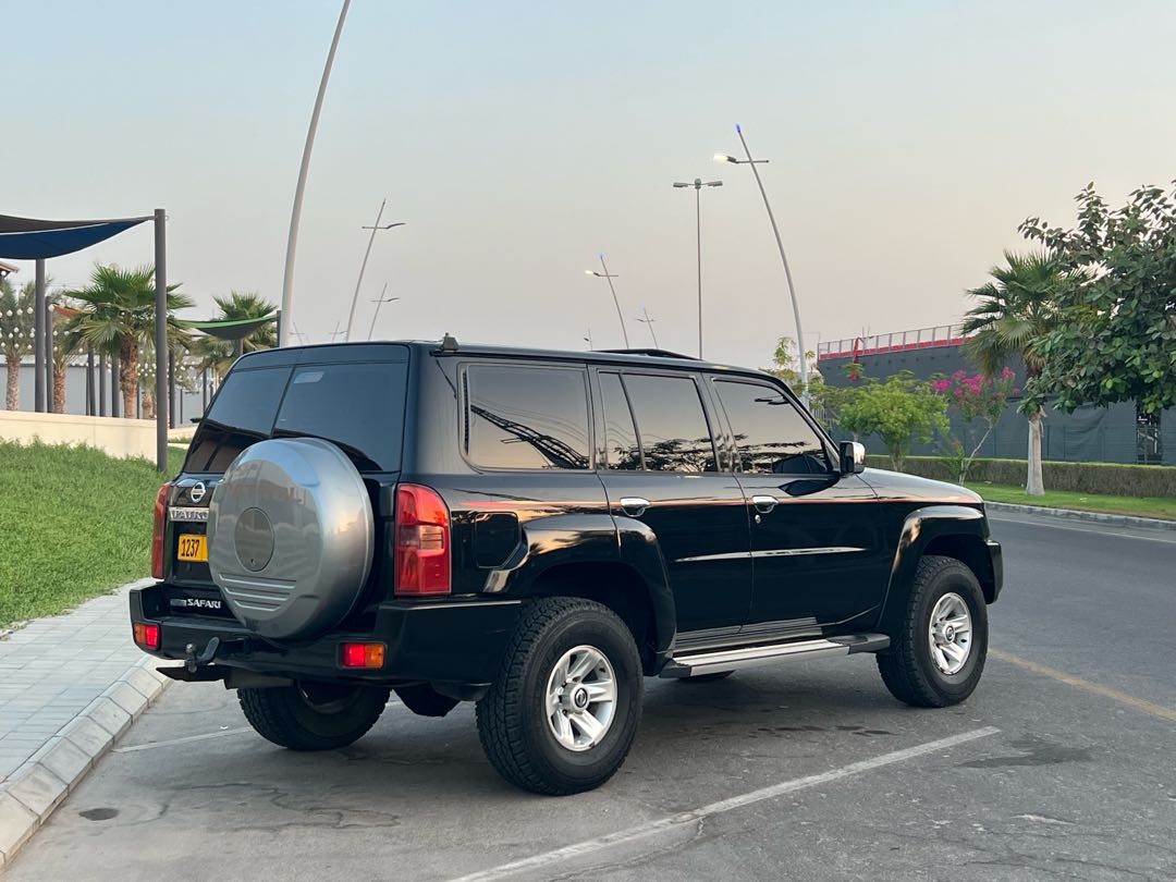 Car Image 2019 NISSAN SAFARI 