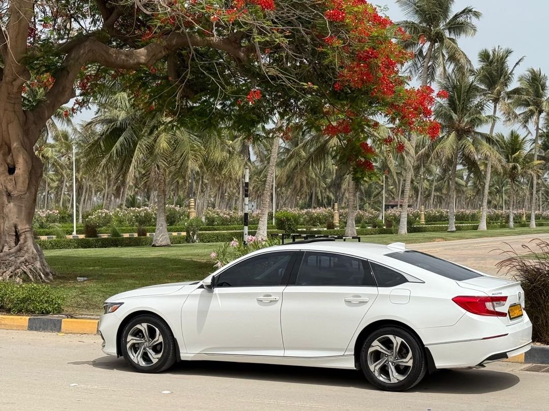Car Image 2018 HONDA ACCORD EXL