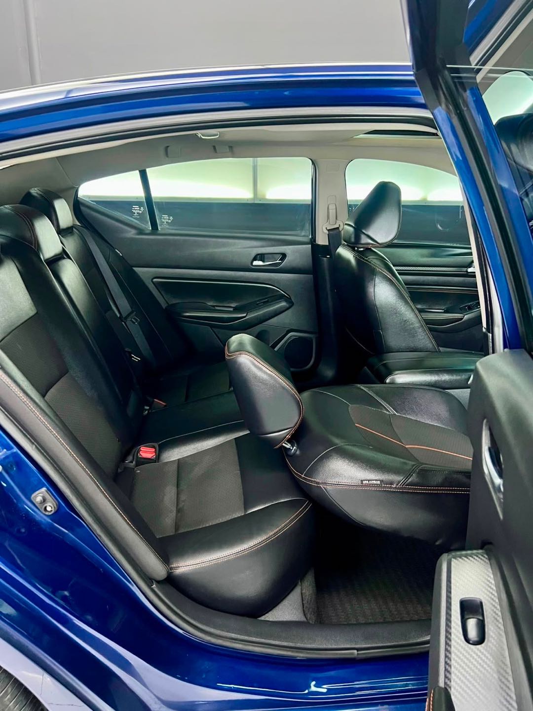 Car Image 2019 NISSAN ALTIMA SR